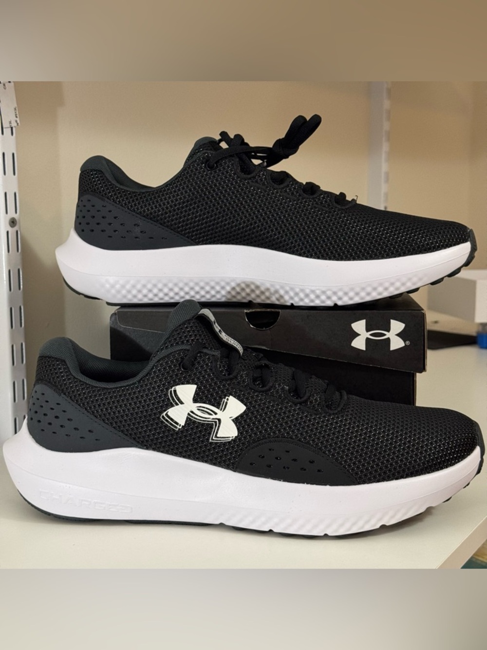 Under Armour Charged Surge 4 Men's Black Grey Running Shoes Size 12 - Picture 2 of 7